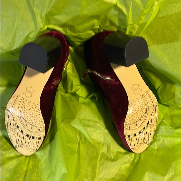 Red Ankle Boots with Velvet Texture and Pointed Toe - Picture 6 of 7